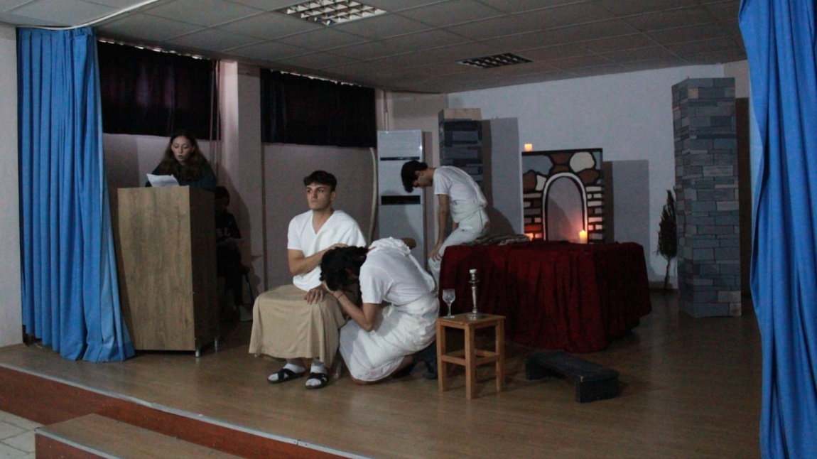 Öğrencilerimiz Dünya Felsefe Günü Etkinliği Kapsamında Tiyatro Performansı Sergilediler